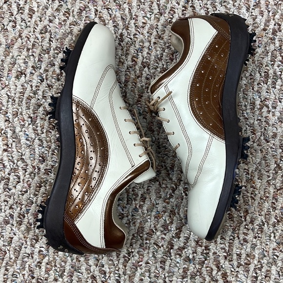 FootJoy Women's LoPro Soft Spike Golf Shoe - Picture 6 of 10
